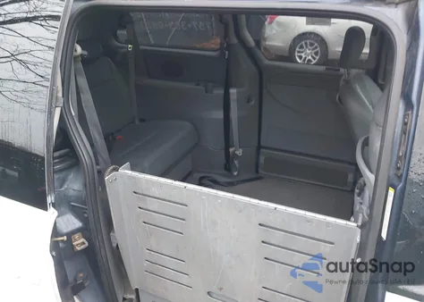 2005 Dodge Grand Caravan Sxt z USA, uszkodzony, nr VIN 2D4GP44L85R596402